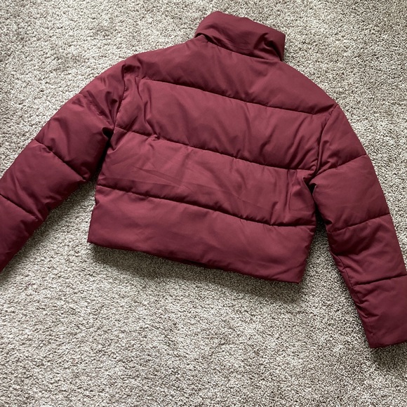 Girlfriend Collective Wine Cropped Recycled Puffer Jacket Minimalist Edgy sz XS - Picture 5 of 13